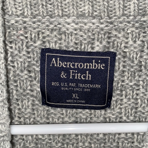 Sweater - Picture 3 of 4